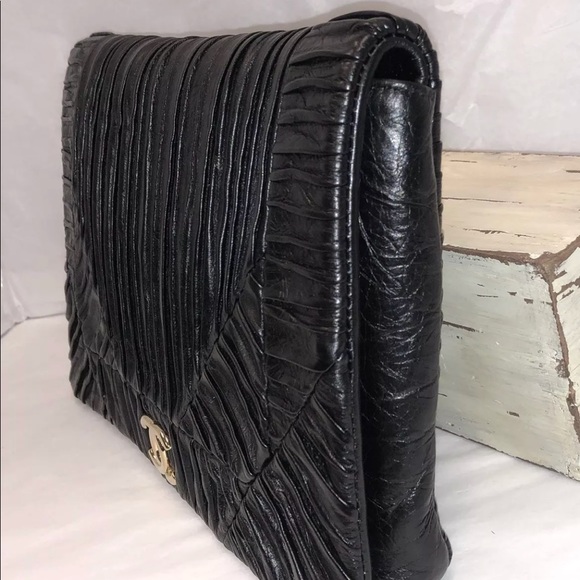 Chanel Leather Coco Pleats Clutch 2018 Collection - Picture 2 of 8